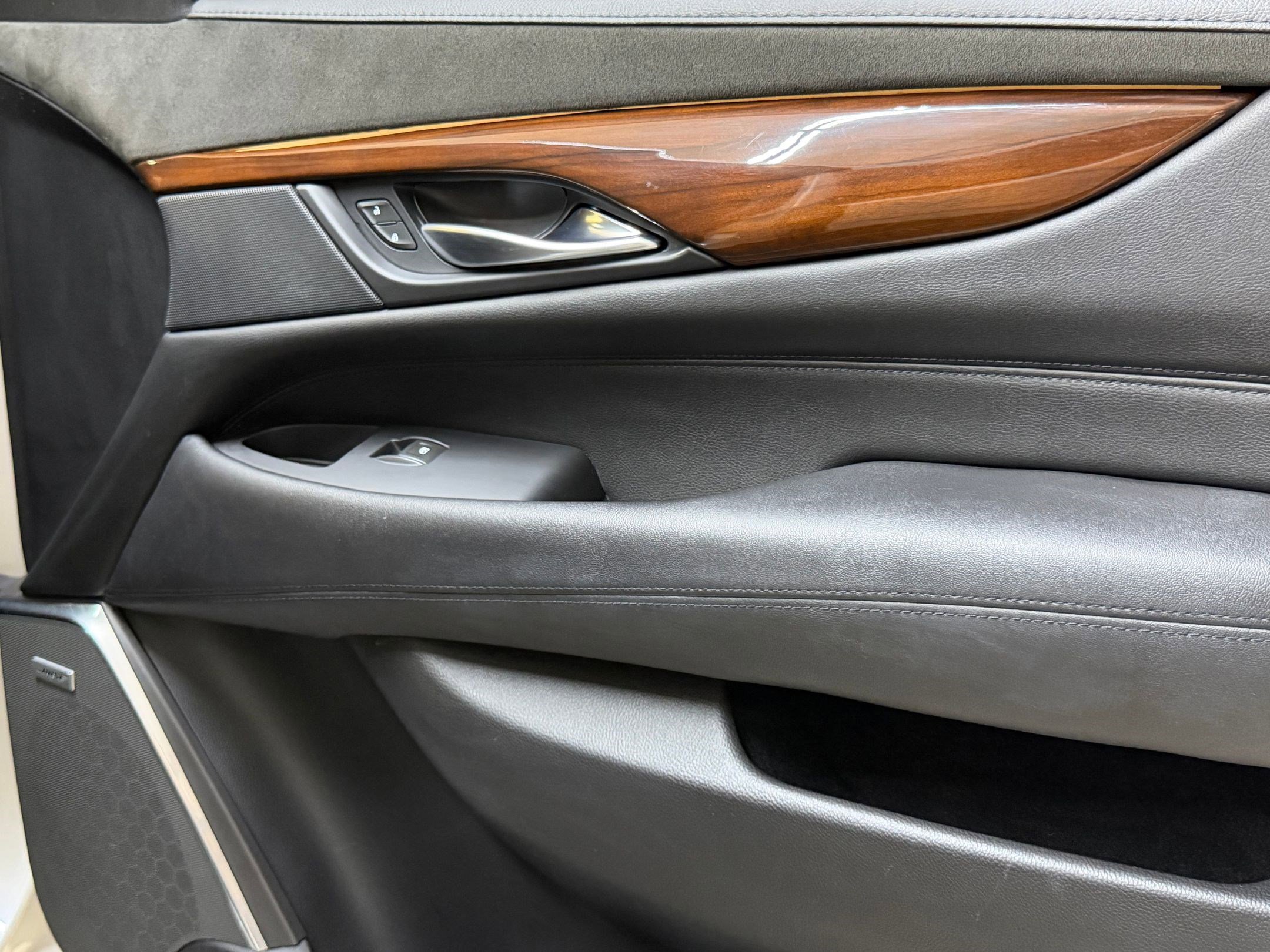 Used 2018 Cadillac Escalade Luxury RWD image 48