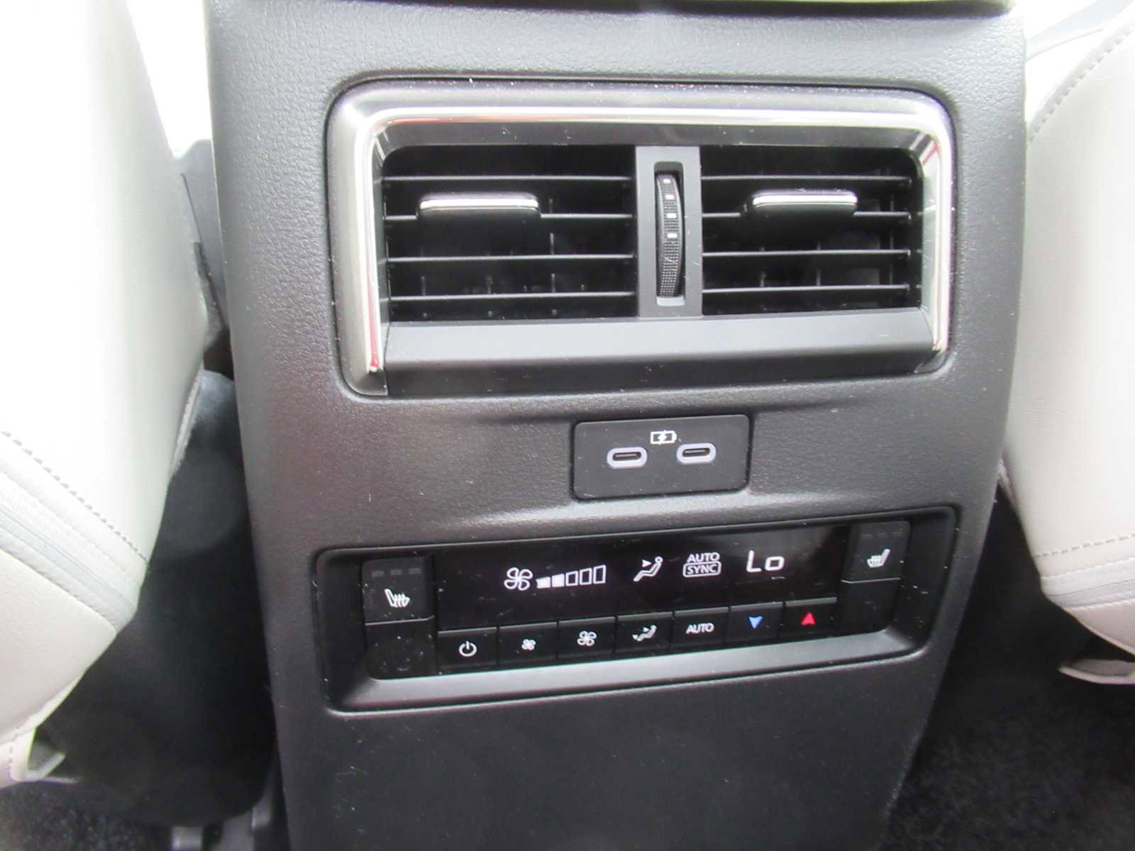 Used 2024 MAZDA CX-90 3.3 Turbo w/ Premium Plus Pkg image 18