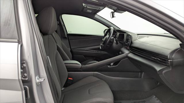 Used 2025 Hyundai Elantra Sport FWD image 21