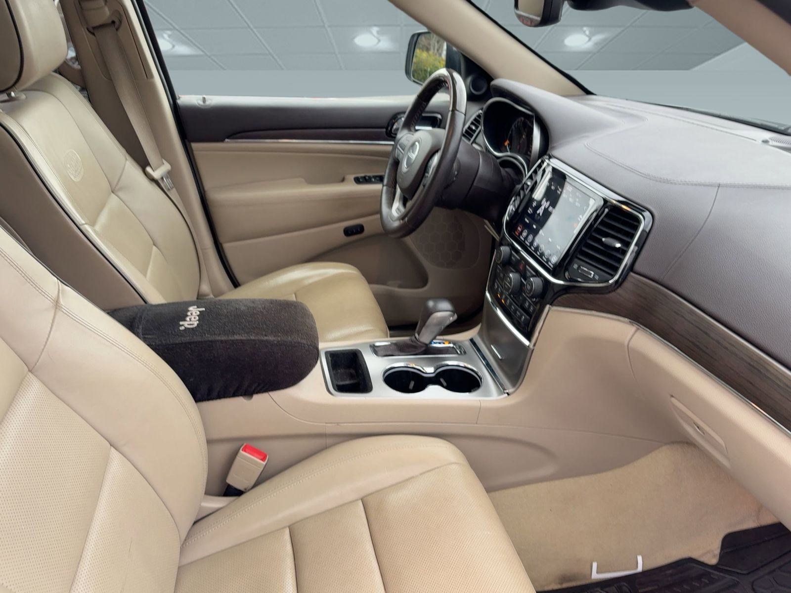 Used 2021 Jeep Grand Cherokee Overland w/ Trailer Tow Group IV image 29