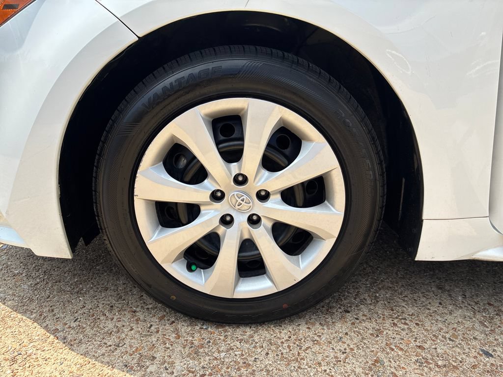 Used 2024 Toyota Corolla LE FWD image 28