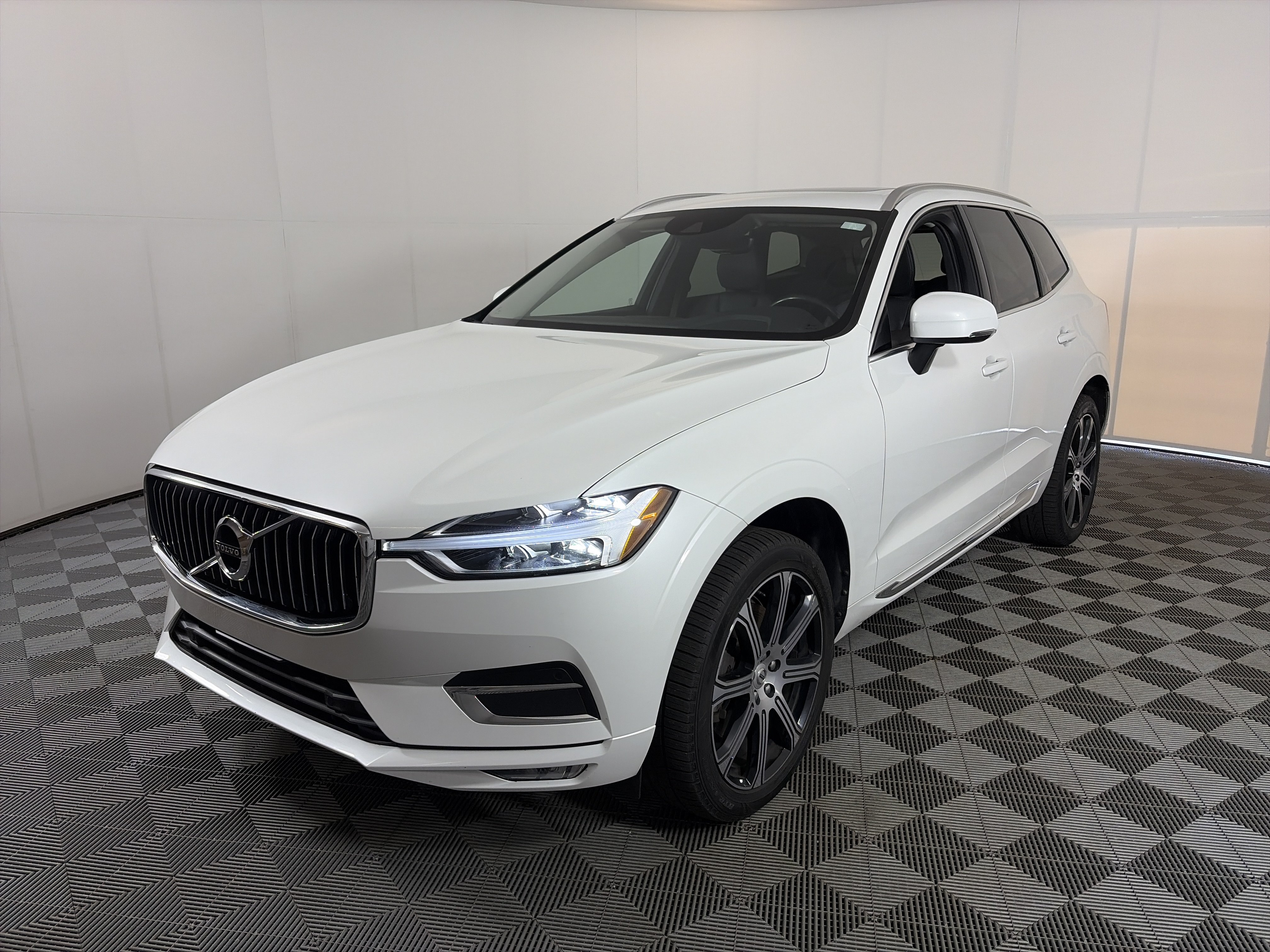 Used 2021 Volvo XC60 T6 Inscription w/ Protection Package Premier AWD/4WD image 3