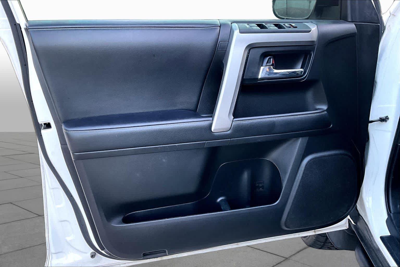 Used 2020 Toyota 4Runner SR5 AWD/4WD image 19