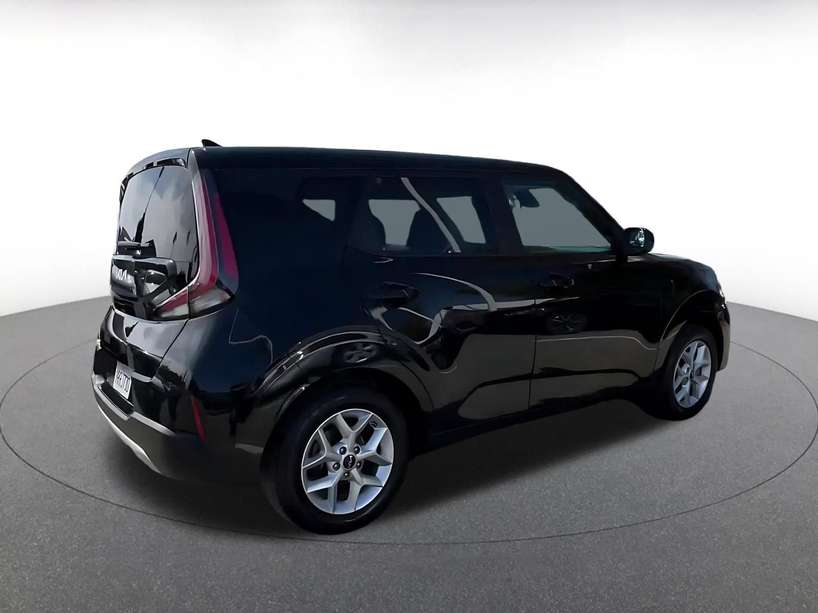 Used 2025 Kia Soul LX w/ LX Technology Package FWD image 14