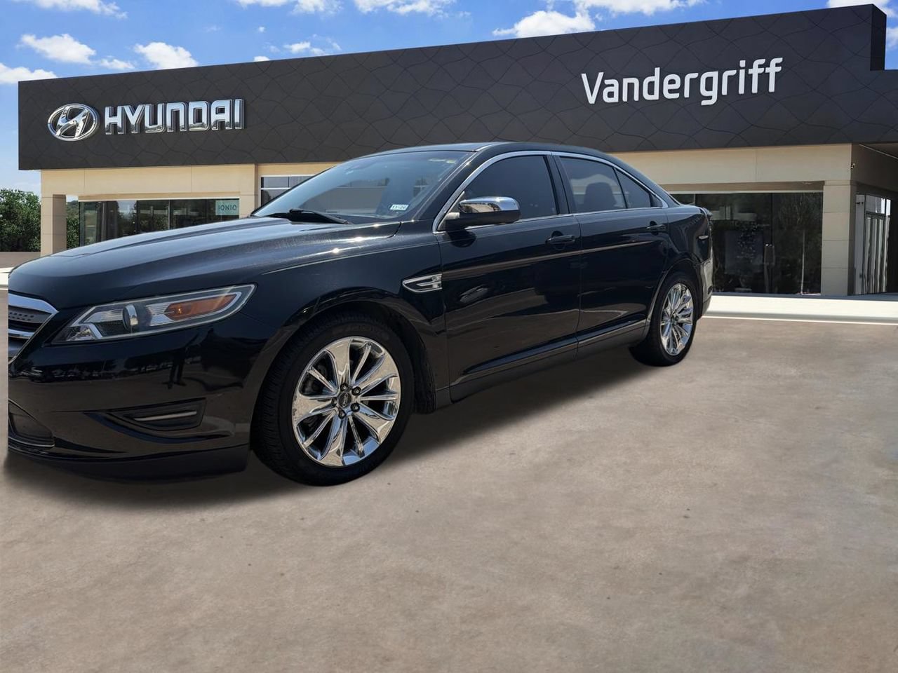 Used 2010 Ford Taurus Limited FWD image 2