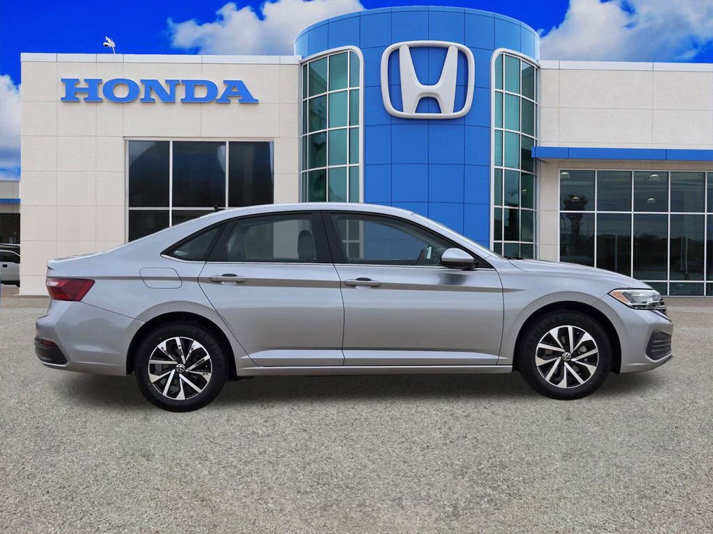 Used 2024 Volkswagen Jetta S FWD image 2