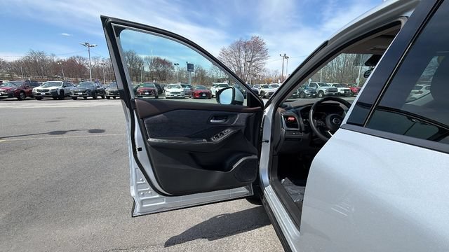 Used 2021 Nissan Rogue SV AWD/4WD image 12