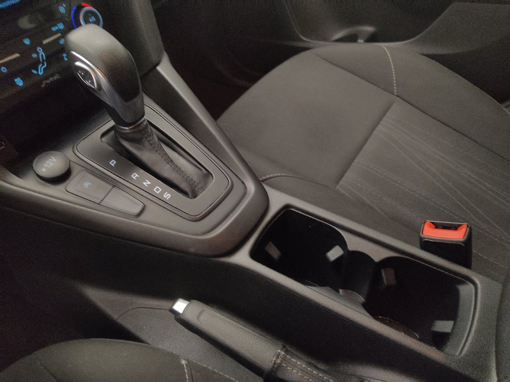 Used 2018 Ford Focus SE w/ SE Appearance Package FWD image 26