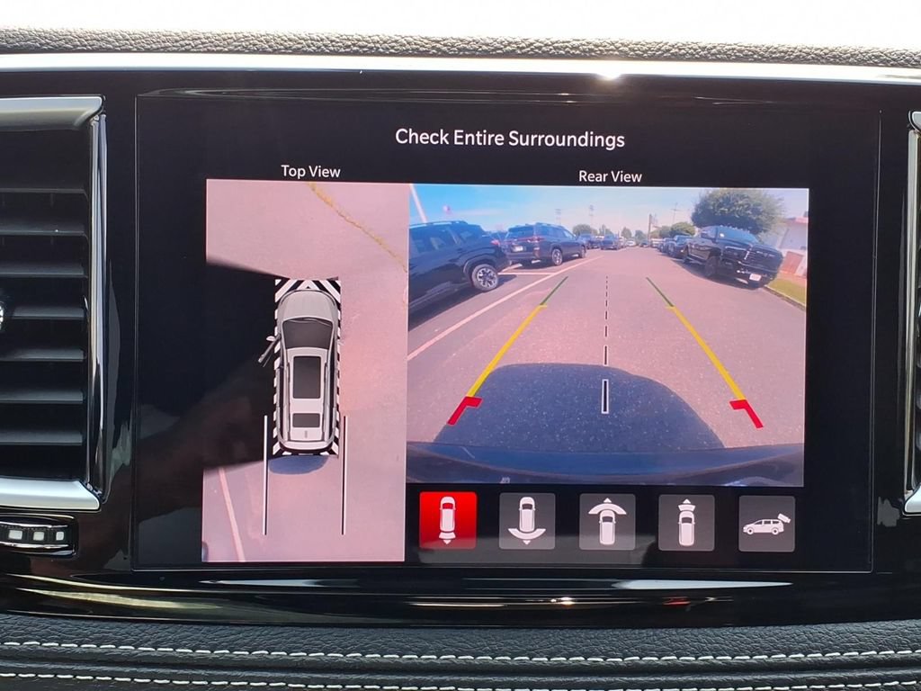 Certified 2025 Chrysler Pacifica Limited FWD image 9