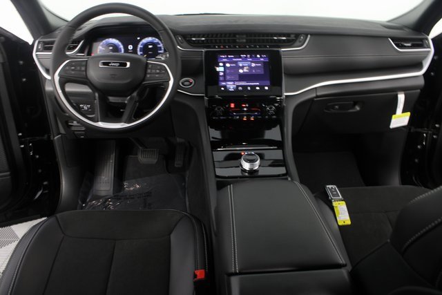 New 2025 Jeep Grand Cherokee L Altitude image 10