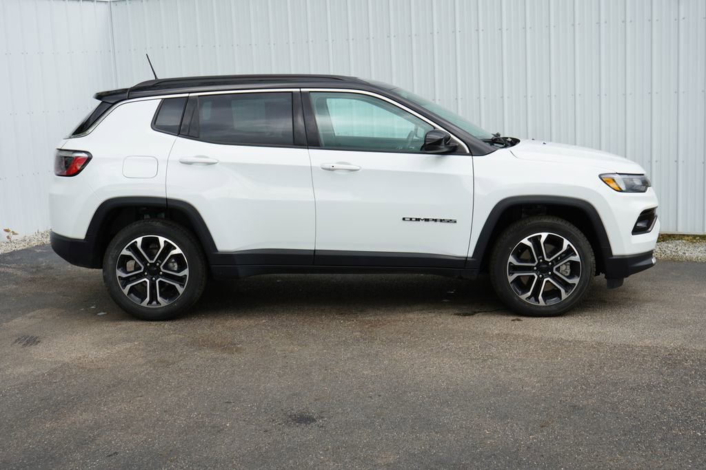 Used 2024 Jeep Compass Limited AWD/4WD image 2