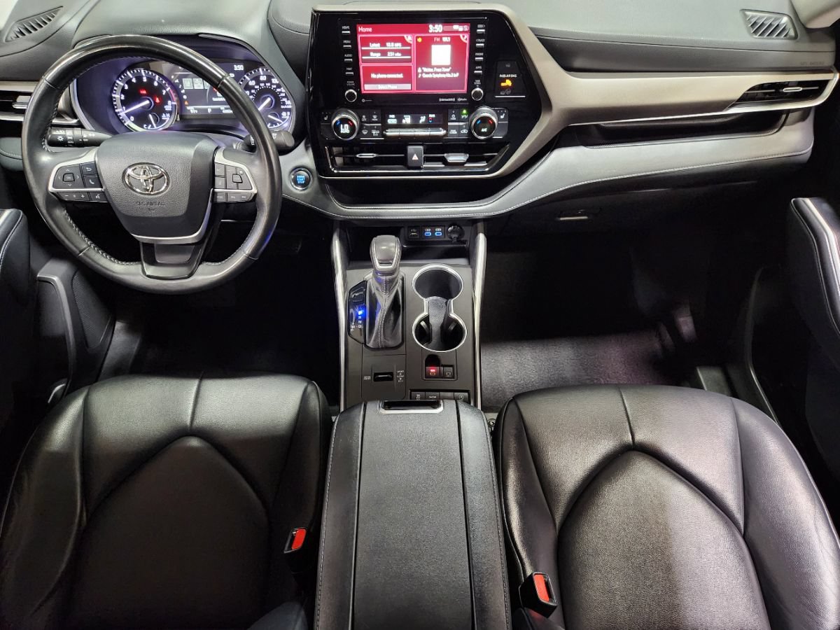 Used 2022 Toyota Highlander XLE FWD image 41