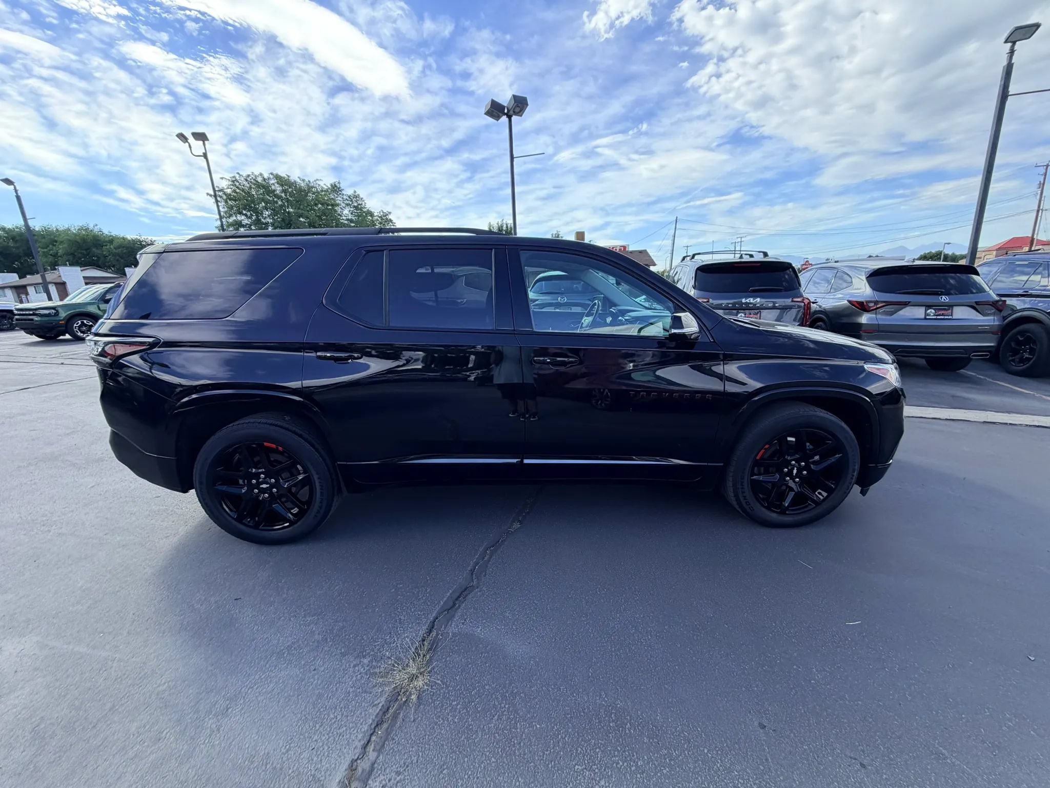 Used 2021 Chevrolet Traverse Premier w/ Redline Edition AWD/4WD image 3