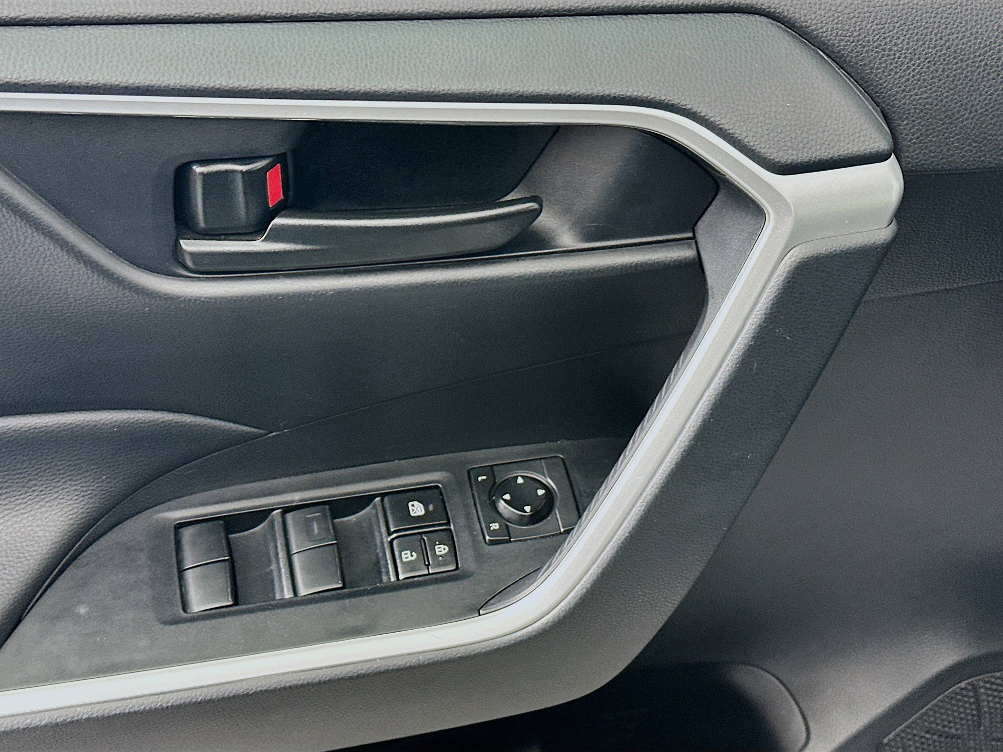 Used 2024 Toyota RAV4 LE image 15