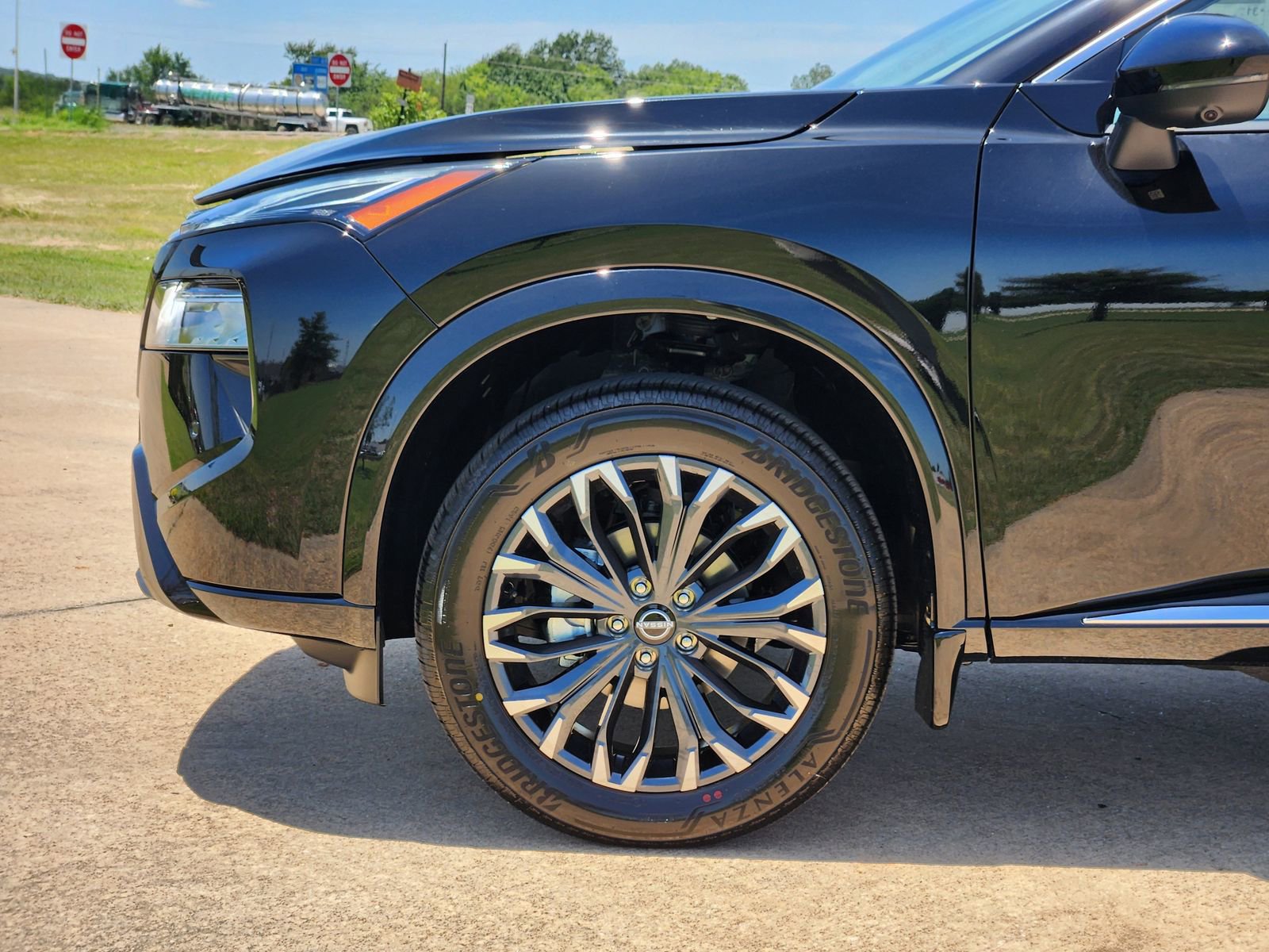 New 2025 Nissan Rogue Platinum w/ Platinum Premium Package image 9