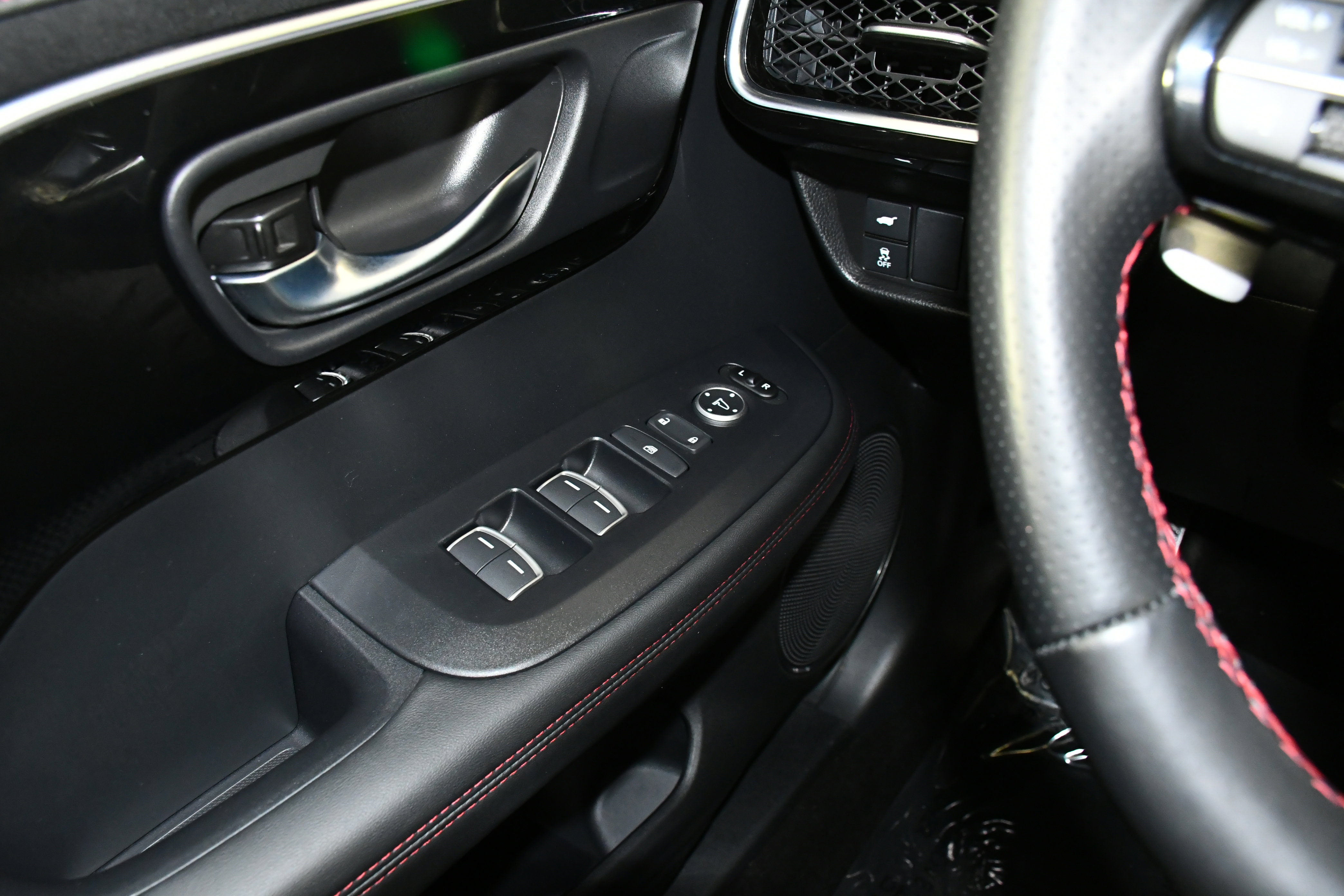 Certified 2025 Acura ADX A-Spec image 31