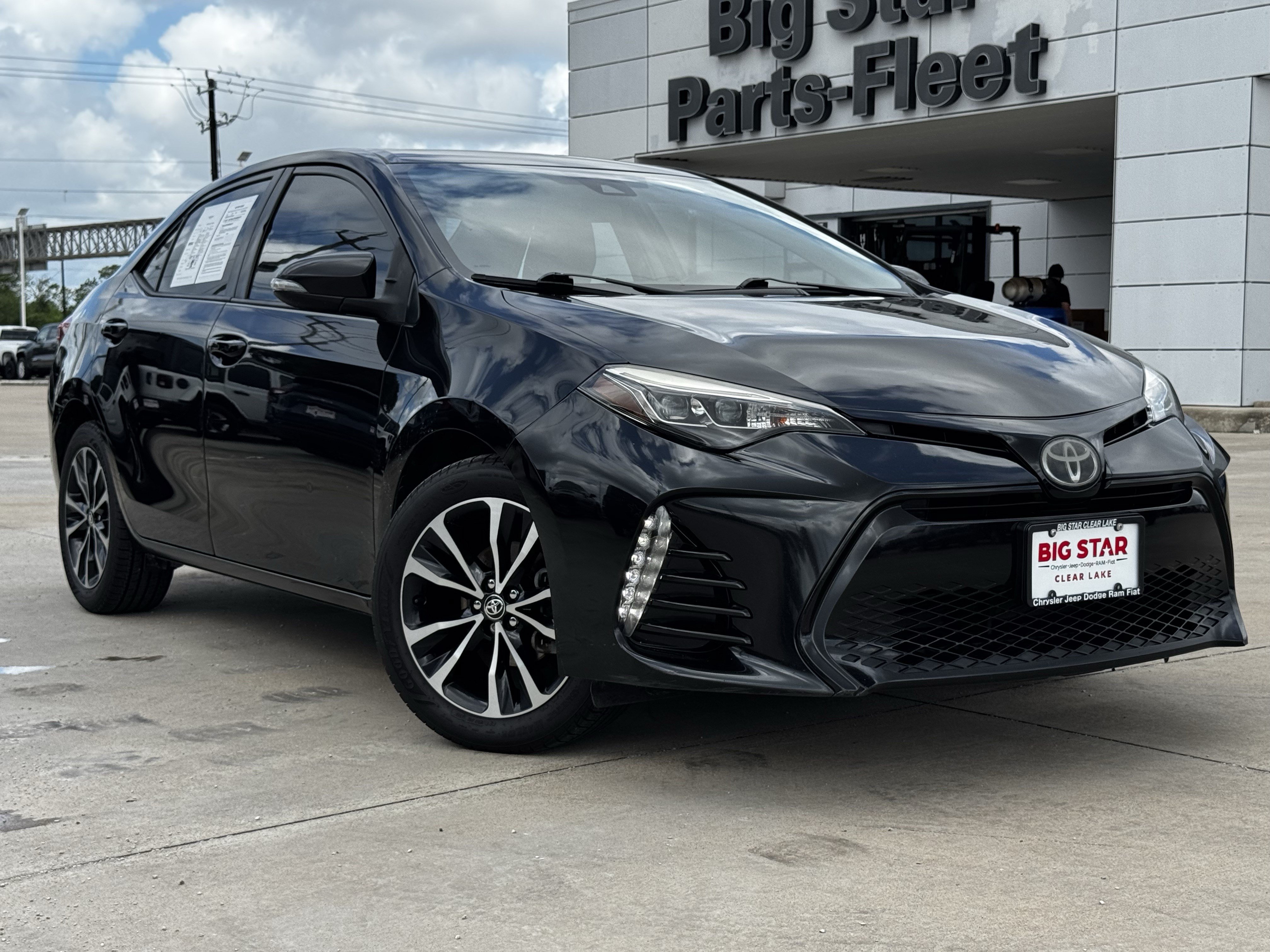 Used 2019 Toyota Corolla XSE FWD image 2