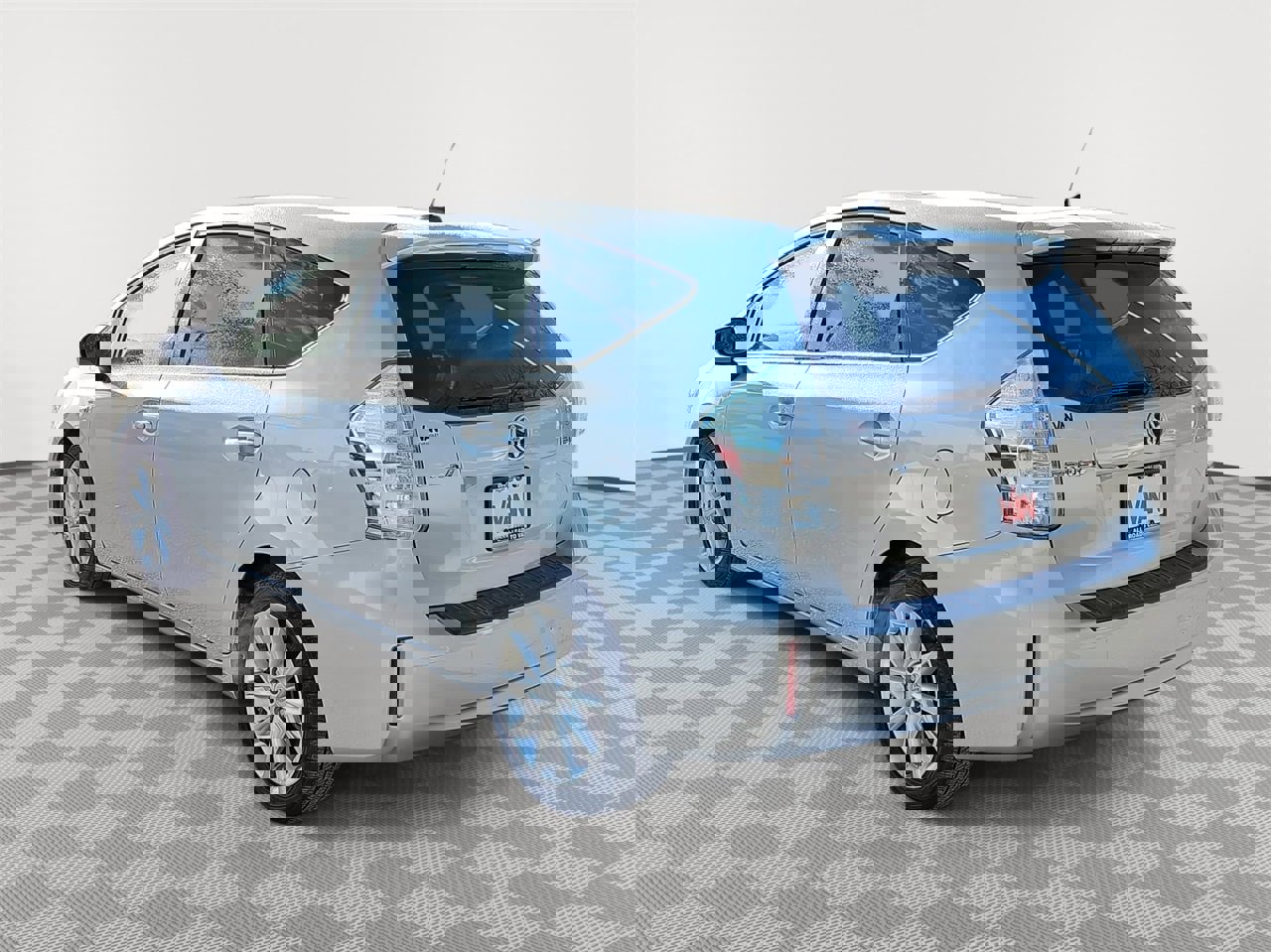 Used 2014 Toyota Prius V Two image 7