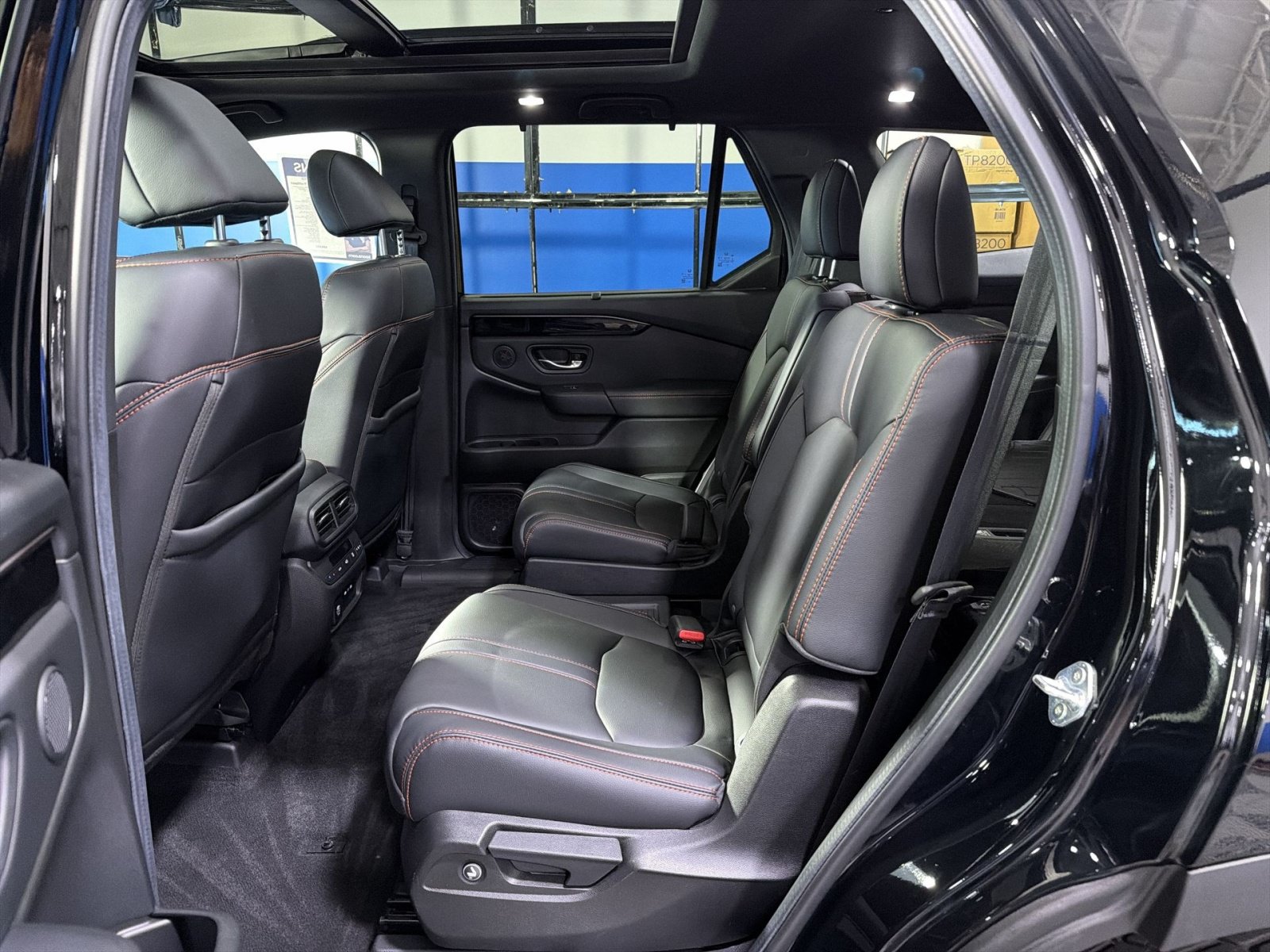 Used 2025 Honda Pilot TrailSport image 28