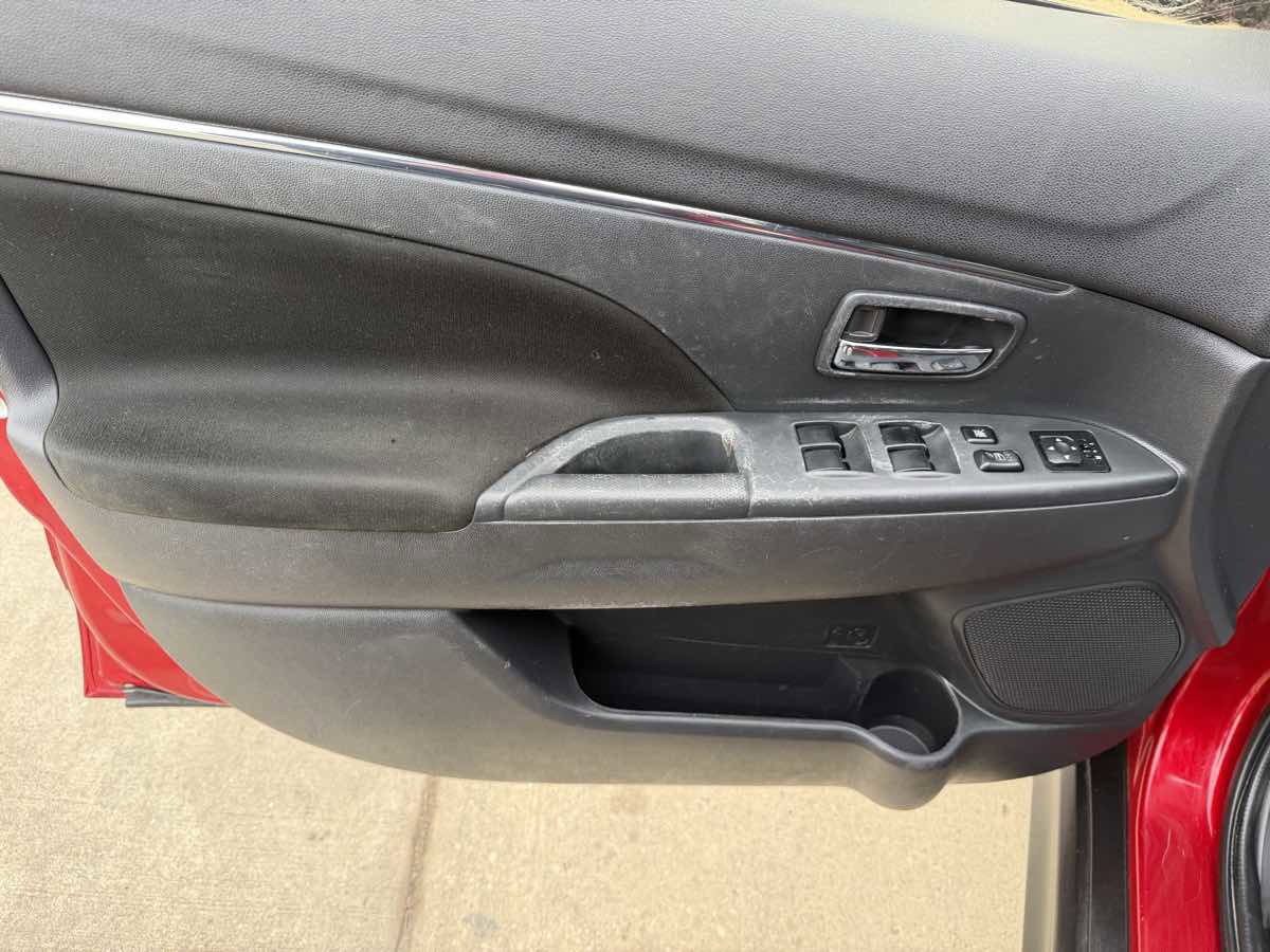Used 2023 Mitsubishi Outlander Sport ES AWD/4WD image 9