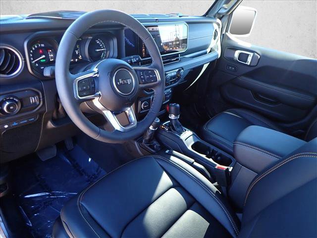 Used 2025 Jeep Wrangler Sahara image 10