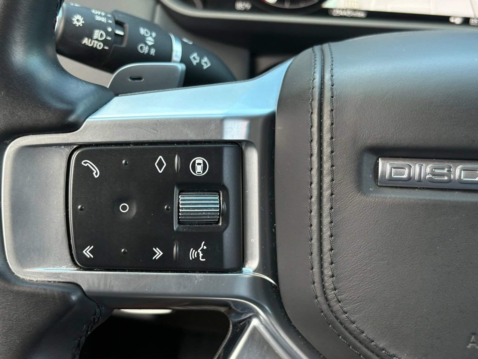 Used 2024 Land Rover Discovery Metropolitan Edition AWD/4WD image 20