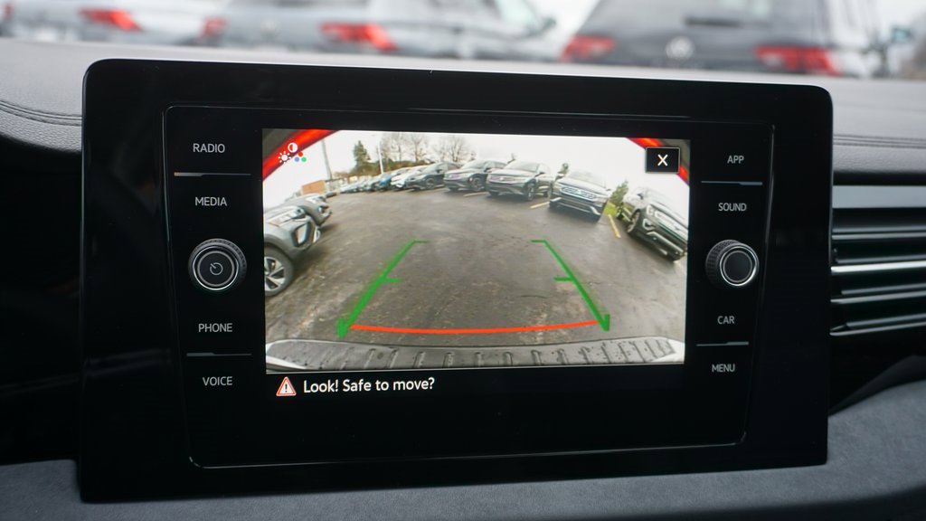 Used 2025 Volkswagen Jetta SE image 18