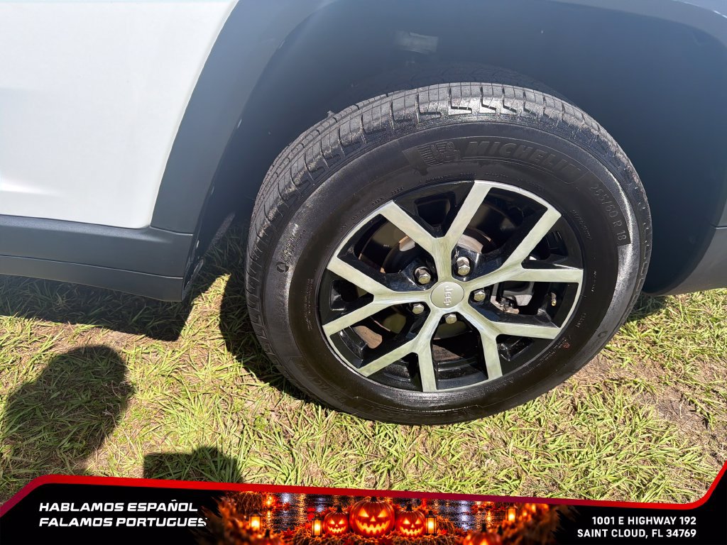 Used 2025 Jeep Grand Cherokee L Limited w/ Trailer Tow Package AWD/4WD image 11