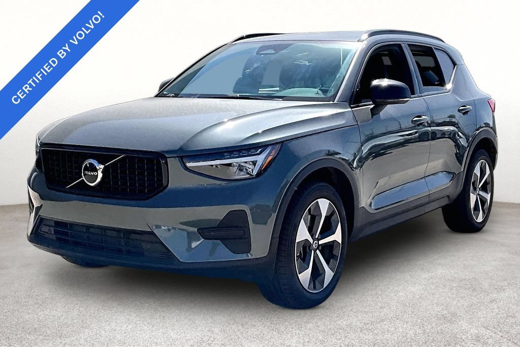 Used 2026 Volvo XC40 B4 Core w/ Climate Package FWD image 12