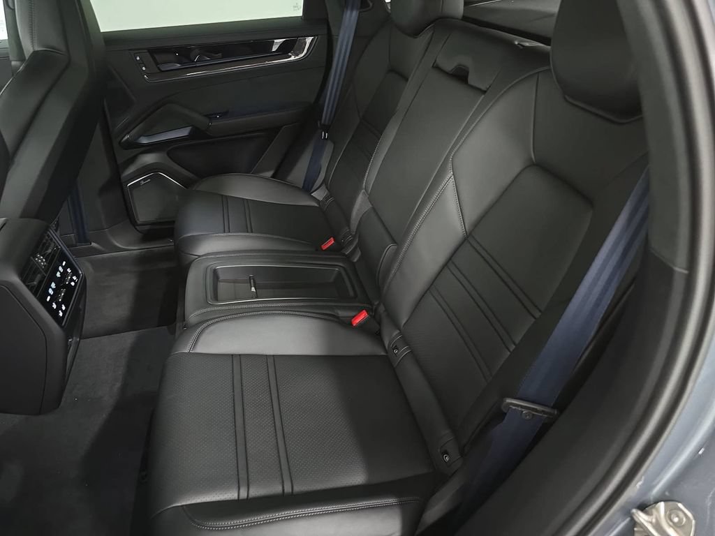 New 2026 Porsche Cayenne Turbo GT AWD/4WD image 26