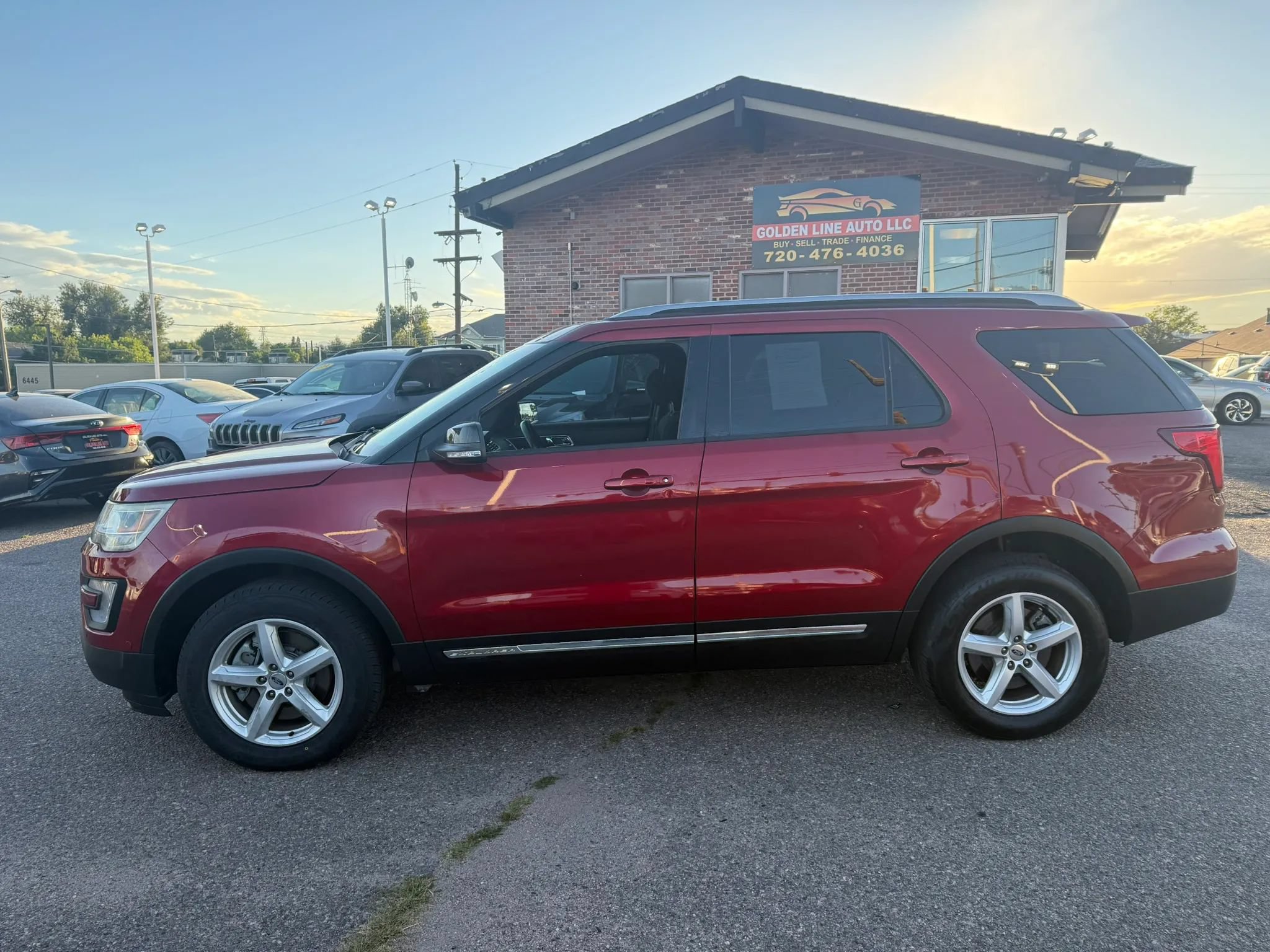 Used 2016 Ford Explorer XLT w/ Equipment Group 201A AWD/4WD image 4
