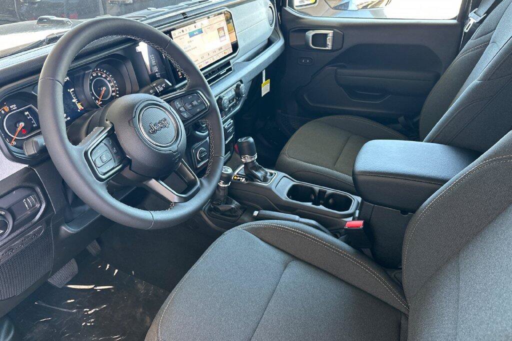 New 2026 Jeep Gladiator Sport AWD/4WD image 10