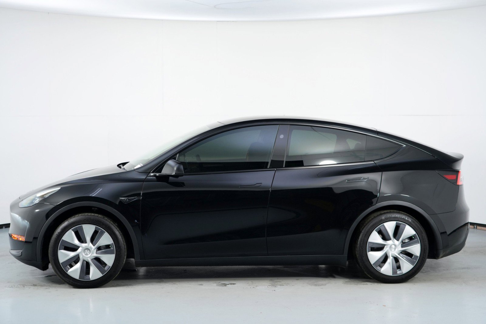 Used 2024 Tesla Model Y 2WD image 49