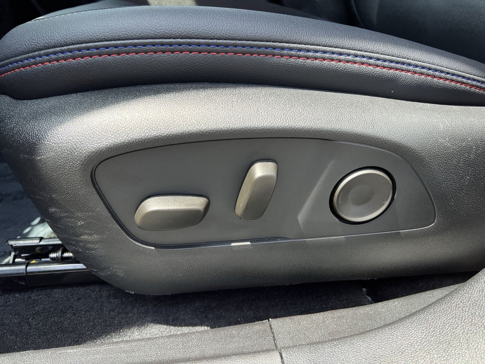 Used 2025 Chevrolet Equinox EV RS AWD/4WD image 14