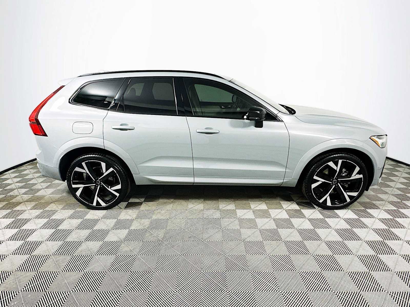 New 2026 Volvo XC60 T8 Ultra w/ Protection Package image 8