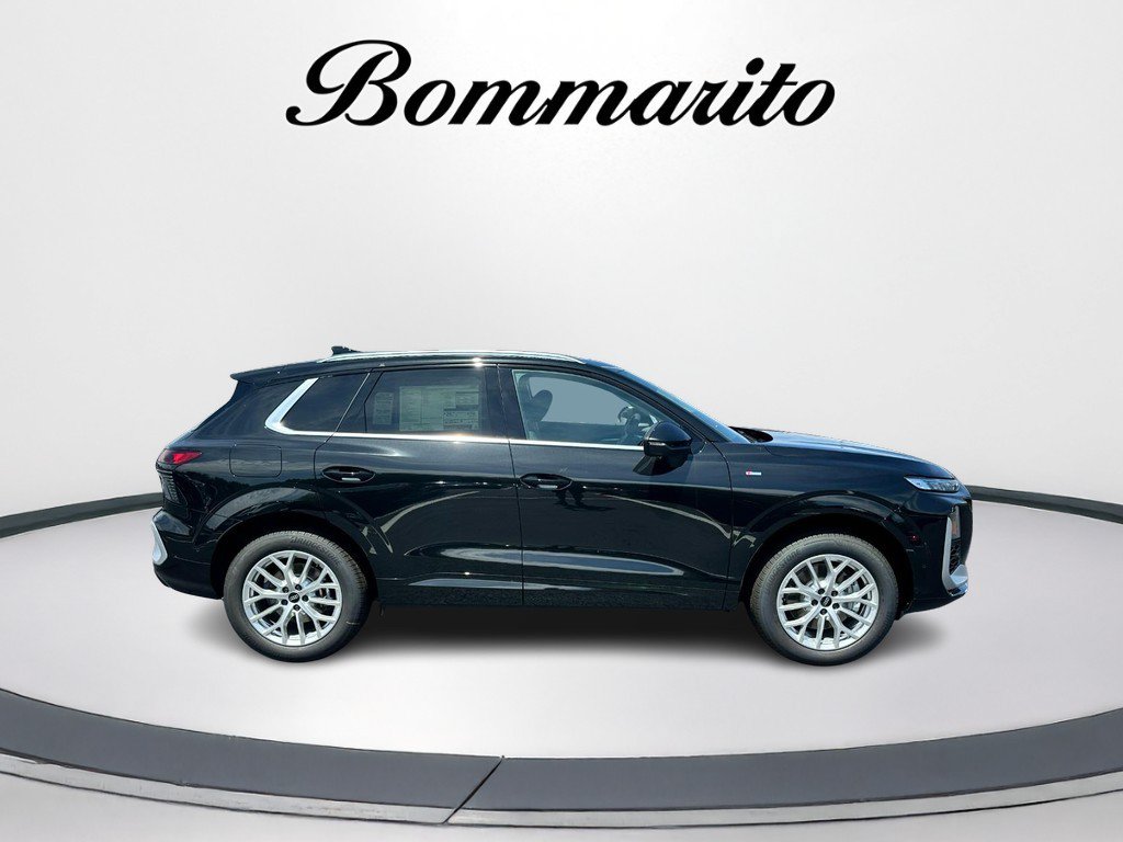 New 2026 Audi Q3 quattro 2.0T AWD/4WD image 2