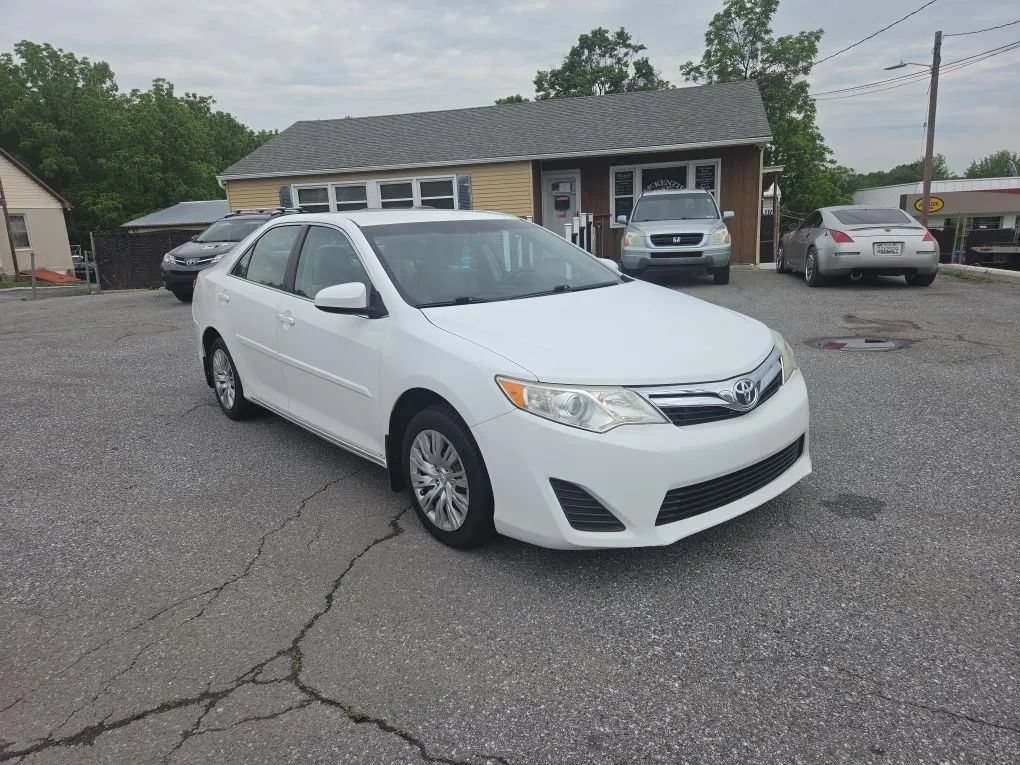 Used 2013 Toyota Camry LE FWD image 3