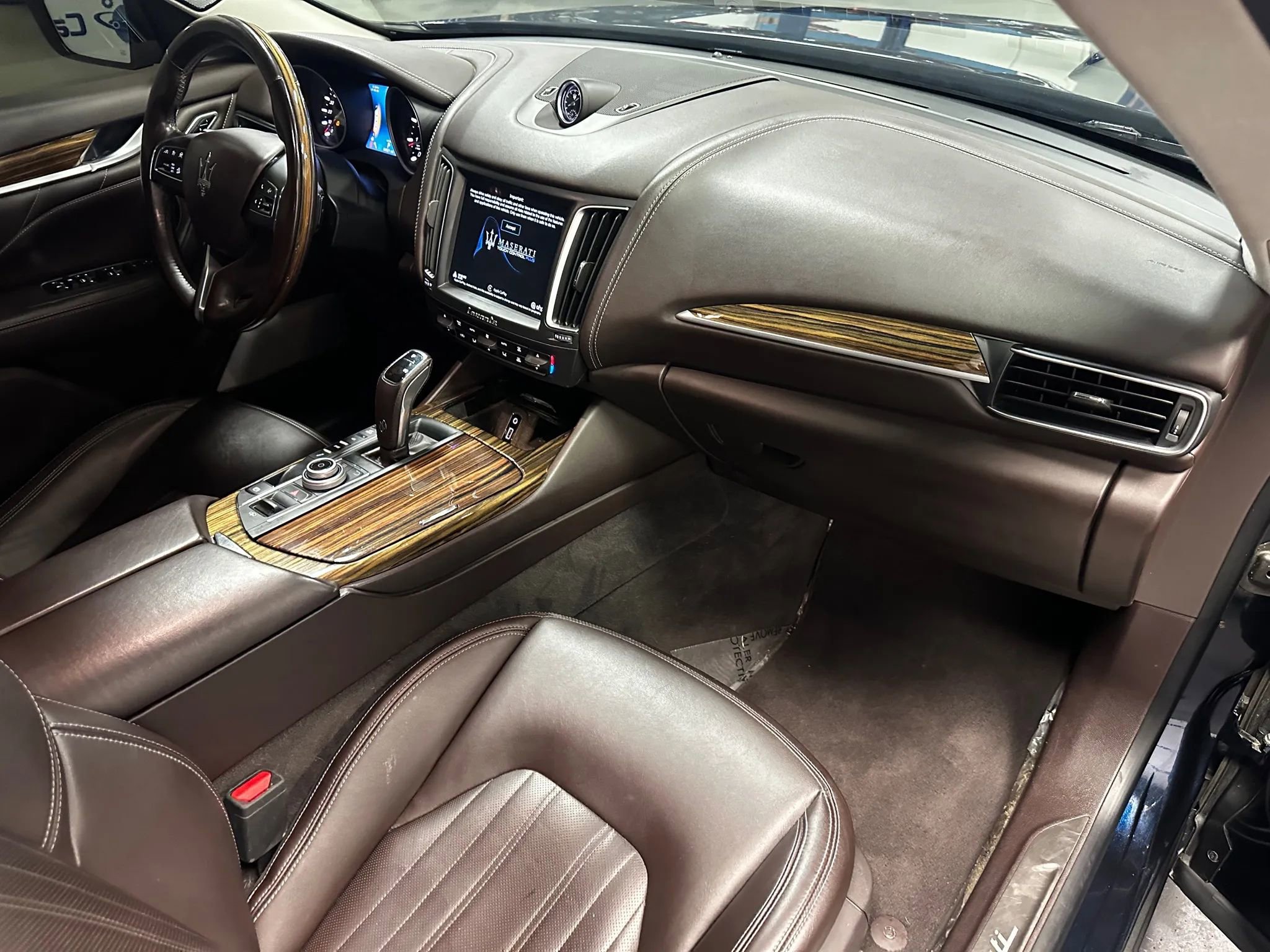 Used 2019 Maserati Levante GranLusso AWD/4WD image 24