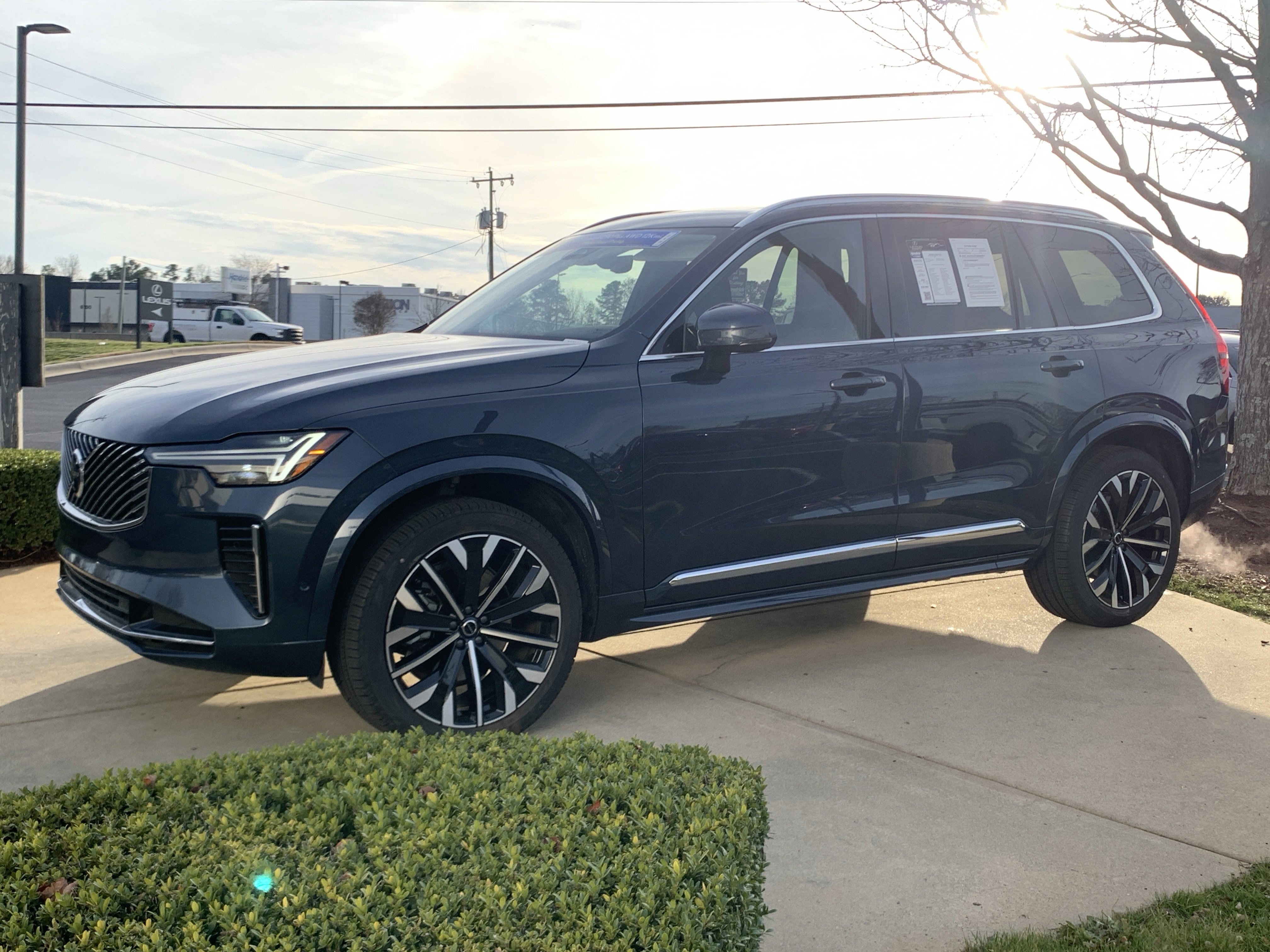 Used 2025 Volvo XC90 B6 Plus image 5