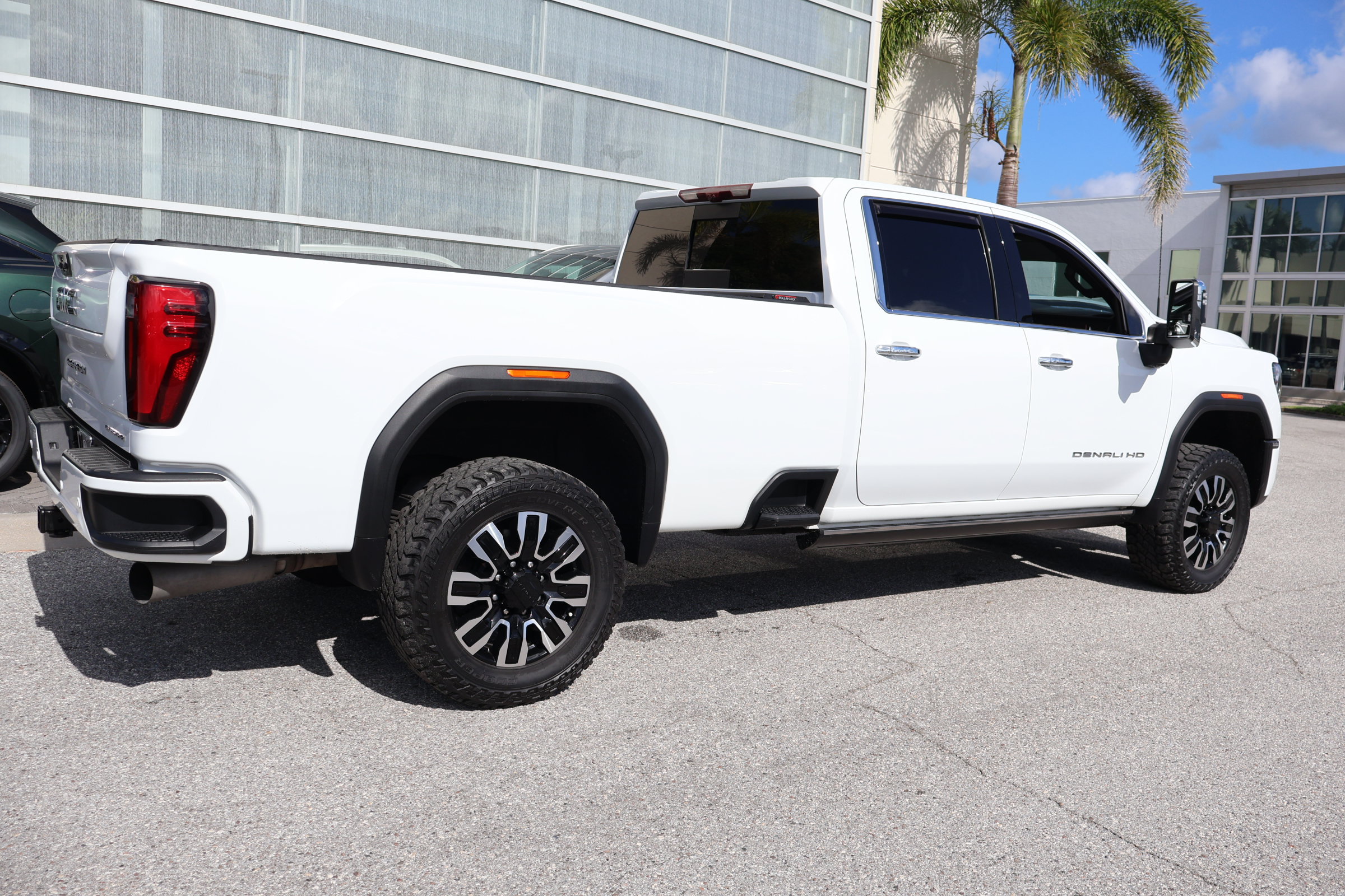 Used 2024 GMC Sierra 3500 Denali Ultimate AWD/4WD image 9