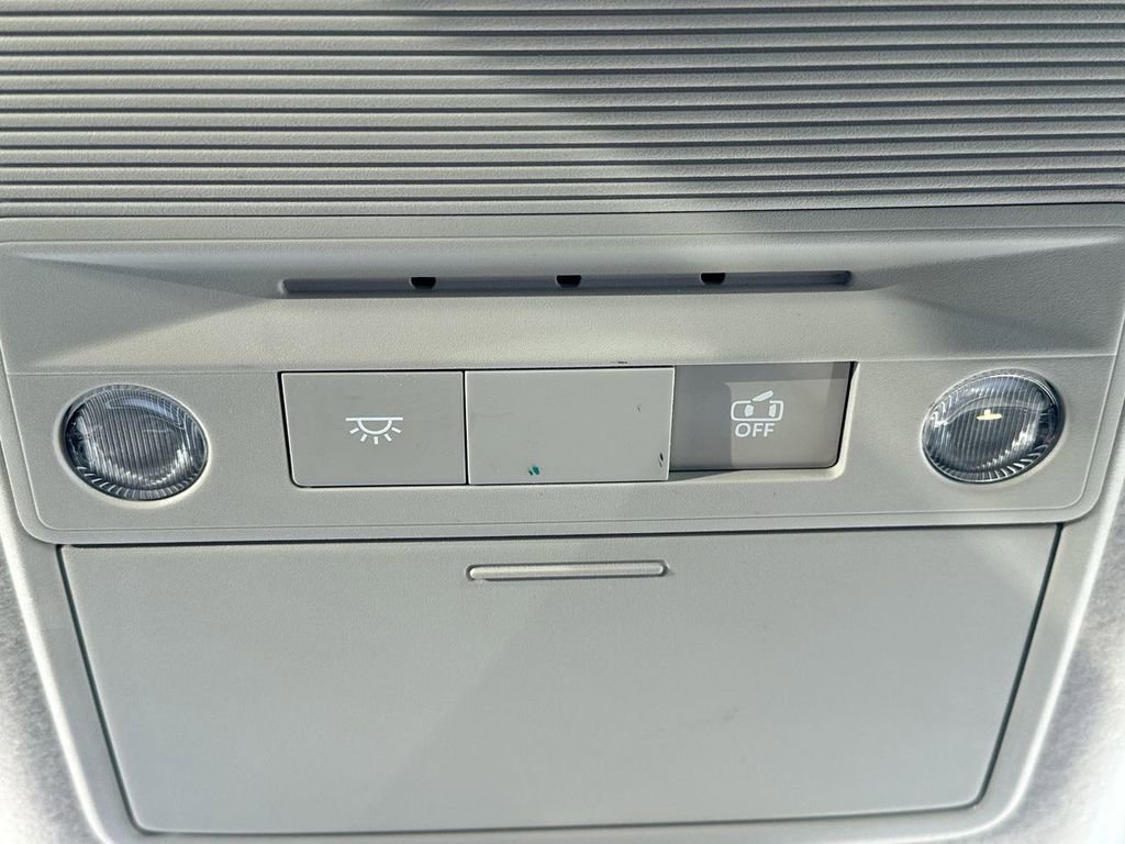 Certified 2025 Nissan Kicks SR image 19