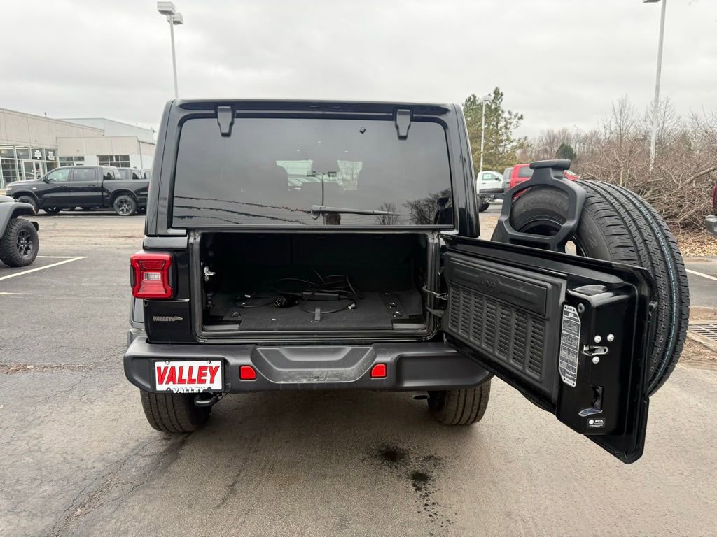 Used 2025 Jeep Wrangler Unlimited Sahara image 39