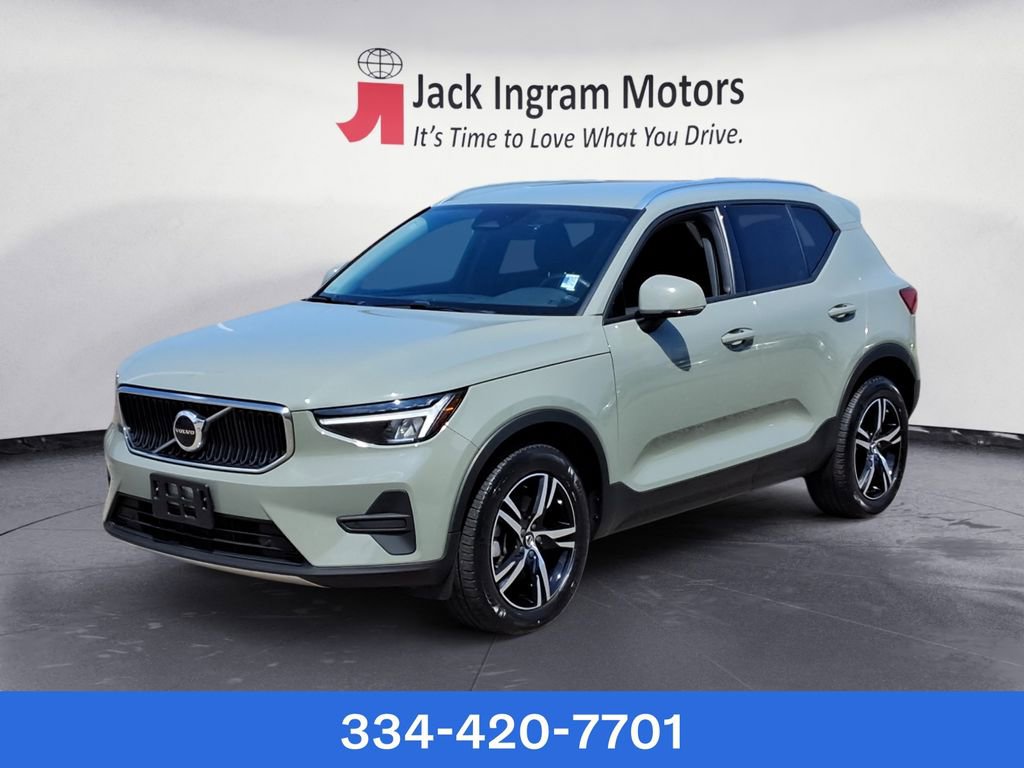 Used 2023 Volvo XC40 B5 Core
