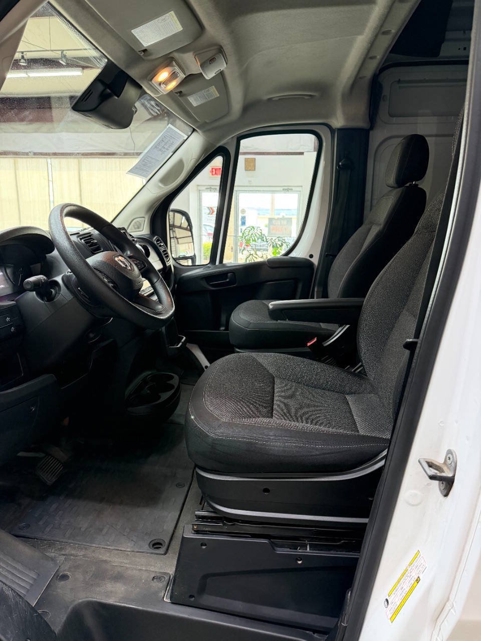 Used 2025 RAM ProMaster 2500 w/ Convenience Group FWD image 11