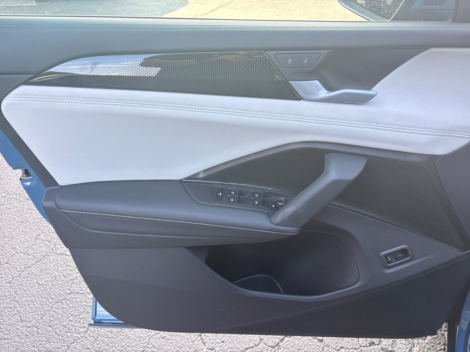 New 2026 Volkswagen Tiguan SE FWD image 26