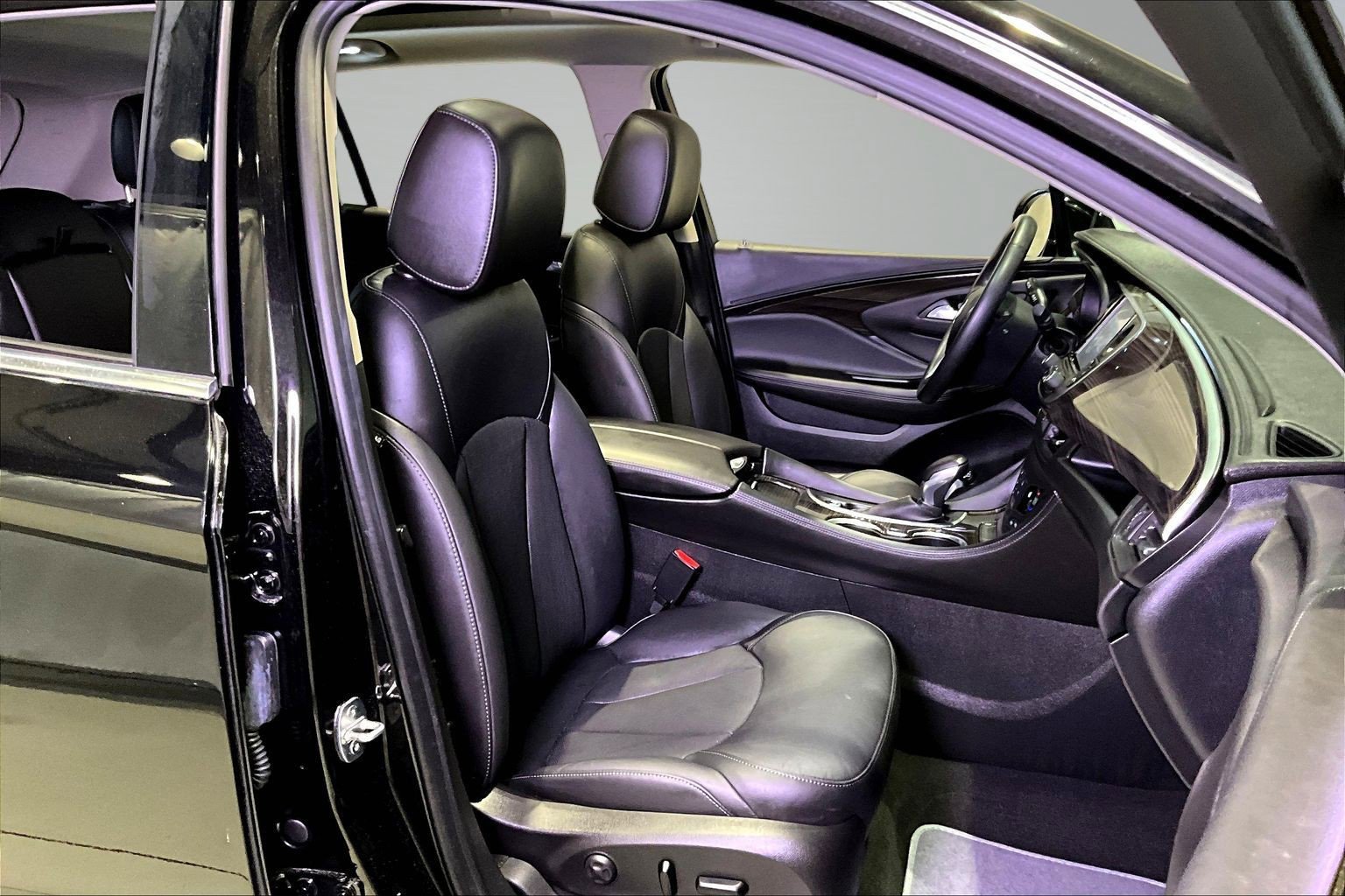 Used 2019 Buick Envision Premium image 28