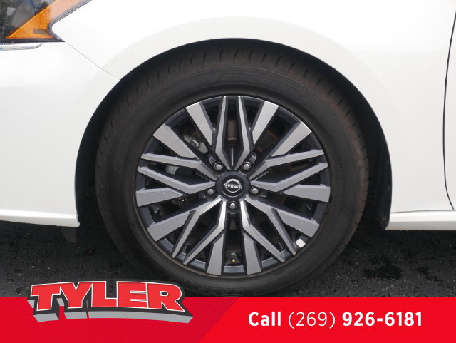 Used 2025 Nissan Altima 2.5 SV FWD image 39