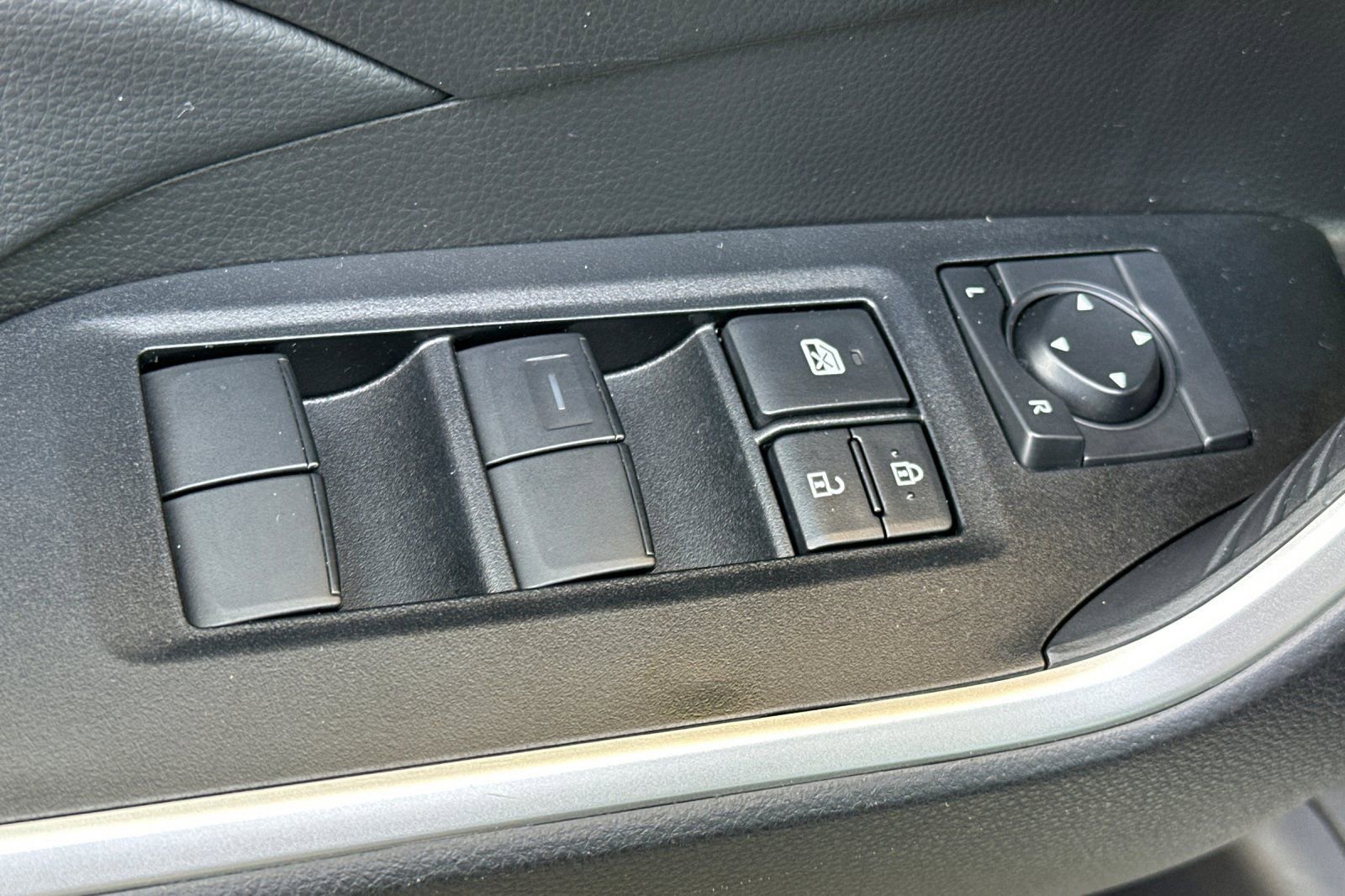 Used 2025 Toyota RAV4 LE image 13