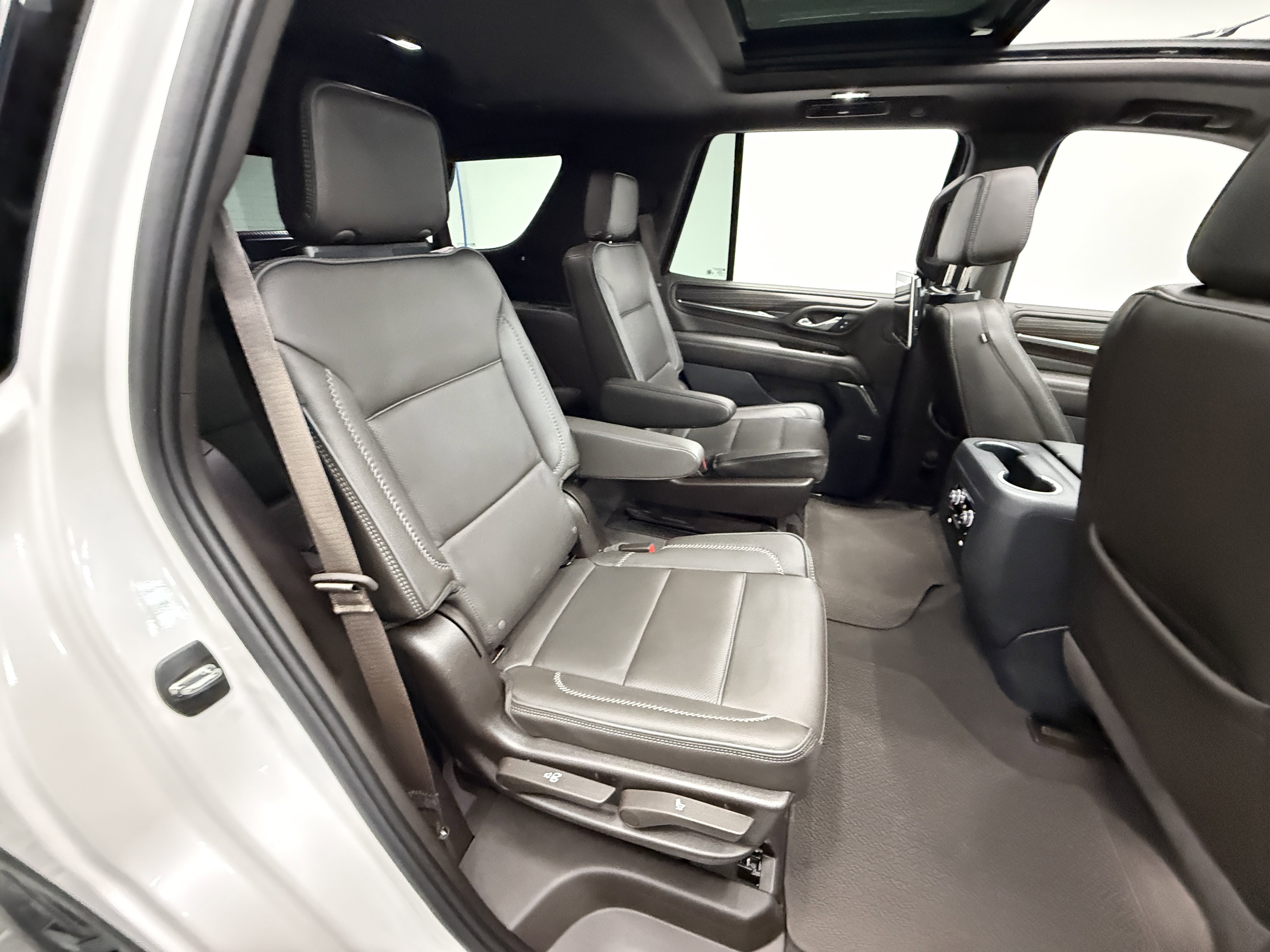 Used 2024 GMC Yukon Denali image 32