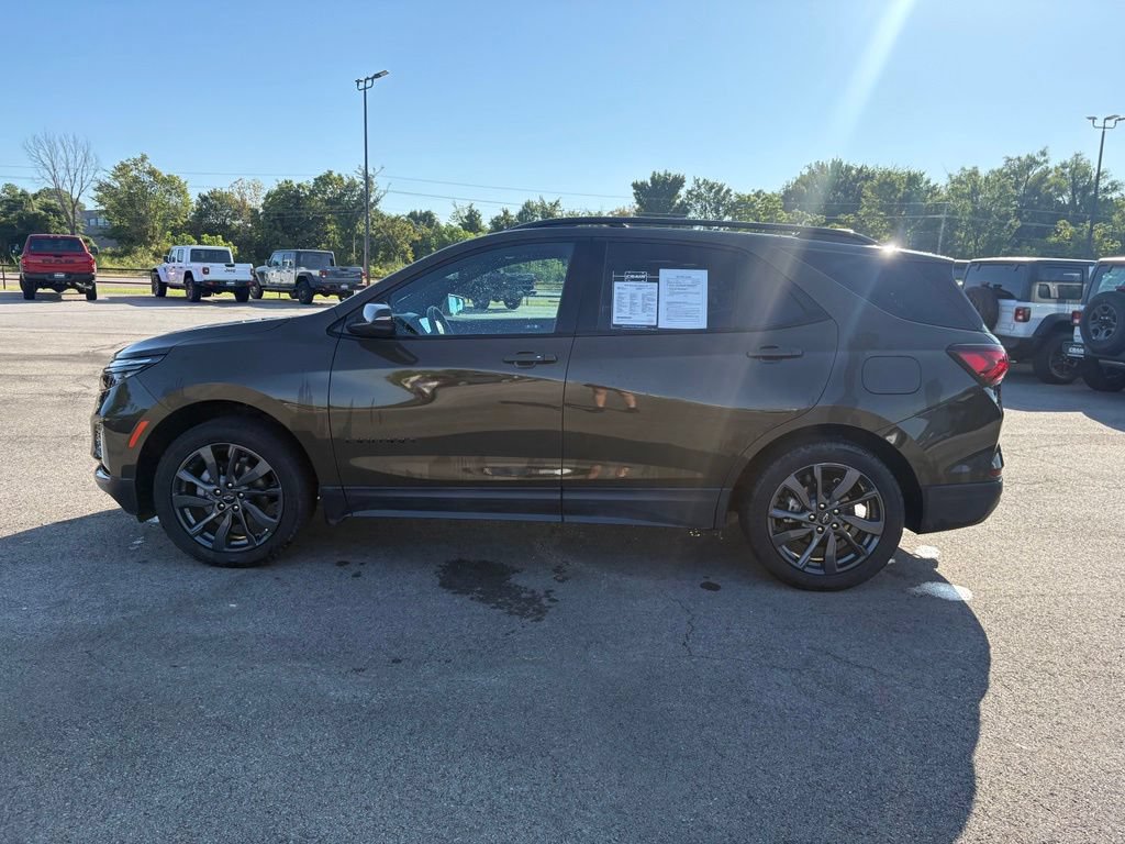 Used 2023 Chevrolet Equinox RS w/ RS Leather Package AWD/4WD image 4